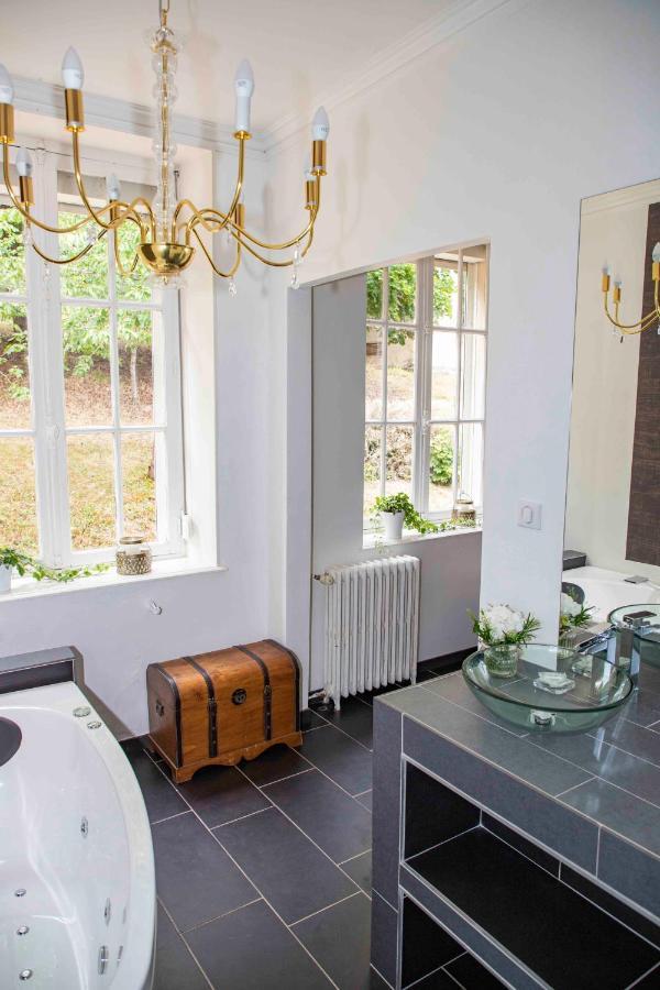 Les Suites De La Domaine Chateau De Fretoy Morlet Exteriör bild